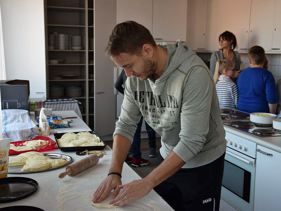 Gemeinde dankt den Sternsingern mit einem Pizzabacken 